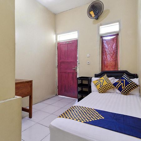 Spot On 92832 Al Mahira Syariah Hotel Majalengka Exterior photo